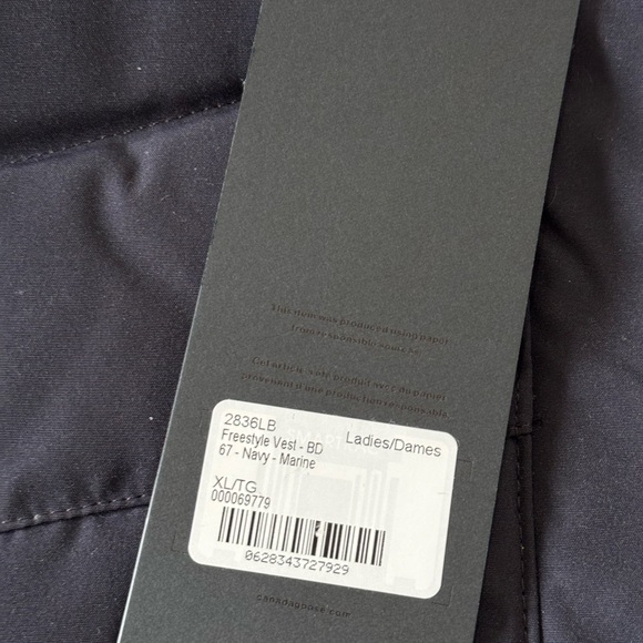 {Canada Goose} Freestyle Vest in Navy - Picture 3 of 10